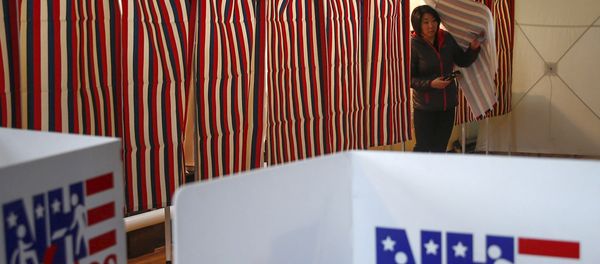 A woman looks to cast her ballot after voting in New Hampshire's first-in-the-nation primary in Bethelehem Town Hall, New Hampshire - Sputnik International