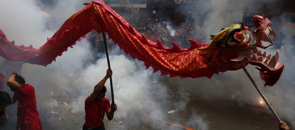 Revellers explode firecrackers near dragon dancers as they celebrate Chinese New Year in Manila's Chinatown, Philippines Revellers explode firecrackers near dragon dancers as they celebrate Chinese New Year in Manila's Chinatown, Philippines - Sputnik International