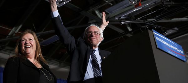 Democratic U.S. presidential candidate Bernie Sanders thrusts his fist in the air as he arrives with his wife Jane at his 2016 New Hampshire presidential primary night victory rally in Concord, New Hampshire February 9, 2016 Democratic U.S. presidential candidate Bernie Sanders thrusts his fist in the air as he arrives with his wife Jane at his 2016 New Hampshire presidential primary night victory rally in Concord, New Hampshire February 9, 2016 - Sputnik International
