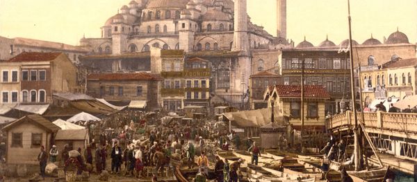 Yeni Cami and Eminonu bazaar, Constantinople Yeni Cami and Eminonu bazaar, Constantinople - Sputnik International