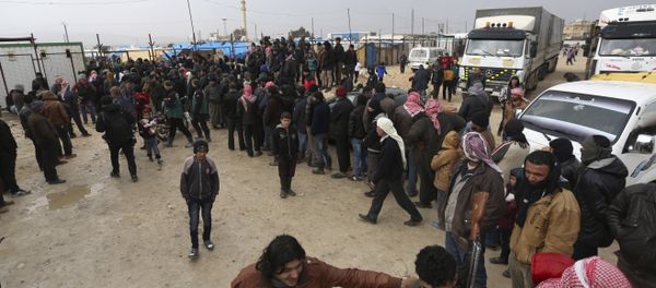 Syrians gather at the Bab al-Salam border gate with Turkey, in Syria, Saturday, Feb. 6, 2016 Syrians gather at the Bab al-Salam border gate with Turkey, in Syria, Saturday, Feb. 6, 2016 - Sputnik International