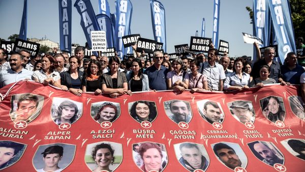 Protesters and members of Turkey's People's Democracy Party (HDP) hold a banner with pictures of the victims of the Suruc bomb attack after their peace march was banned by authorities in the Aksaray district of Istanbul on July 26 Protesters and members of Turkey's People's Democracy Party (HDP) hold a banner with pictures of the victims of the Suruc bomb attack after their peace march was banned by authorities in the Aksaray district of Istanbul on July 26 - Sputnik International