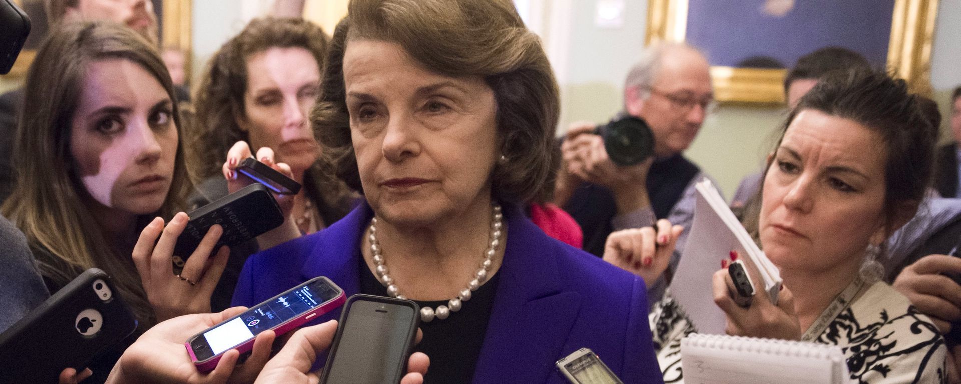 Senate Intelligence Chairwoman Dianne Feinstein (C), a Democrat from California, speaks to reporters about the committee's report on CIA interrogations at the US Capitol in Washington, DC, December 9, 2014. Senate Intelligence Chairwoman Dianne Feinstein (C), a Democrat from California, speaks to reporters about the committee's report on CIA interrogations at the US Capitol in Washington, DC, December 9, 2014. - Sputnik International, 1920, 14.02.2023