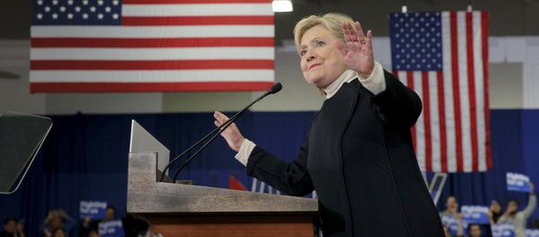 Democratic U.S. presidential candidate Hillary Clinton speaks to supporters at her 2016 New Hampshire presidential primary night rally in Hooksett, New Hampshire February 9, 2016 - Sputnik International