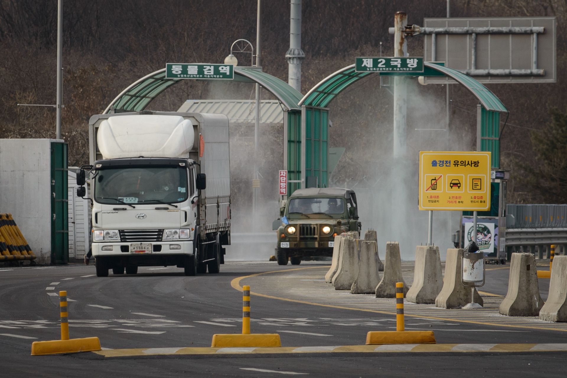 South Korean Military Detains Suspicious Man Near Demilitarized Zone, Reports Suggest - Sputnik International, 1920, 16.02.2021