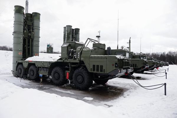 The launch units of a S-400 Triumf air defense missile system, which has entered service with the Moscow Region's air defense aerospace force - Sputnik International
