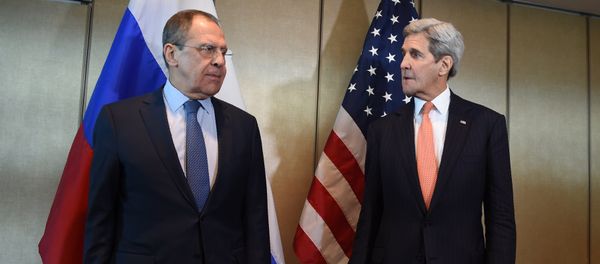 Russian Foreign Minister Sergei Lavrov (L) and US Secretary of States John Kerry meet for diplomatic talks on February 11, 2016 in Munich, southern Germany - Sputnik International