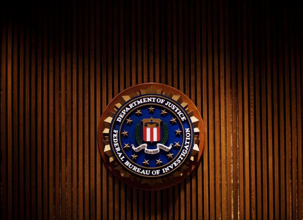 A crest of the Federal Bureau of Investigation is seen 03 August 2007 inside the J. Edgar Hoover FBI Building in Washington, DC. - Sputnik International