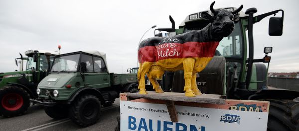 This picture taken on November 13, 2015 shows a placard on a tractor reading Farmers need a fair price - 50 cents per liter milk during a demonstration on the European bridge, between Strasbourg and Kehl, as part of a claim for fair milk prices, lower dairy quotas and a better hold on production - Sputnik International