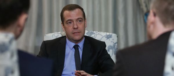 Prime Minister Medvedev gives interview to German daily Handelsblatt Prime Minister Medvedev gives interview to German daily Handelsblatt - Sputnik International