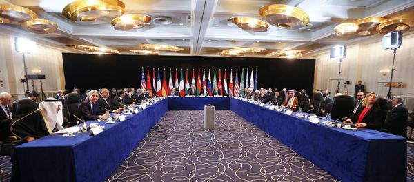 US Secretary of State John Kerry (C, 2nL), Russia's Foreign Minister Sergei Lavrov (C, L) lead the International Support Group for Syria (ISSG) meeting on February 11, 2016 in Munich southern Germany US Secretary of State John Kerry (C, 2nL), Russia's Foreign Minister Sergei Lavrov (C, L) lead the International Support Group for Syria (ISSG) meeting on February 11, 2016 in Munich southern Germany - Sputnik International