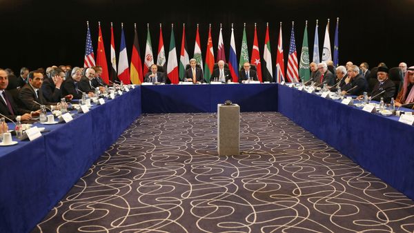 U.S. Foreign Secretary John Kerry (centre, 2L) and Russian Foreign Minister Sergei Lavrov (centre, L) attend the International Syria Support Group (ISSG) meeting in Munich, Germany, February 11, 2016, together with members of the Syrian opposition and other officials U.S. Foreign Secretary John Kerry (centre, 2L) and Russian Foreign Minister Sergei Lavrov (centre, L) attend the International Syria Support Group (ISSG) meeting in Munich, Germany, February 11, 2016, together with members of the Syrian opposition and other officials - Sputnik International