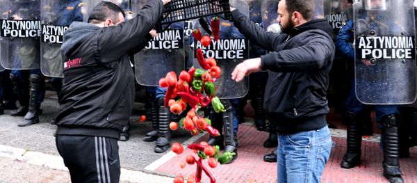 Farmers throw vegetables in front of the Agriculture ministry in Athens during a demonstration of farmers against the pension reform on February 12, 2016. - Sputnik International