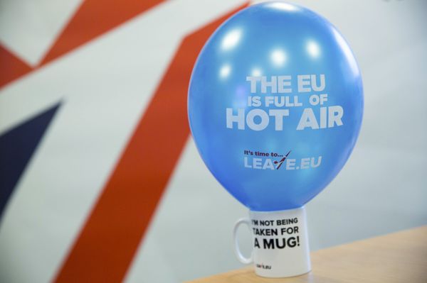 A branded balloon and mug are seen in the office of pro-Brexit group pressure group Leave.eu in London, Britain. - Sputnik International