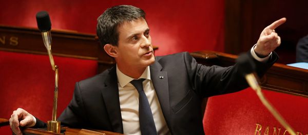 French Prime Minister Manuel Valls gestures before a vote on a constitutional reform bill that addresses the nationality question and would also make it easier to decree a state of emergency, at the National Assembly in Paris, France, February 10, 201 - Sputnik International