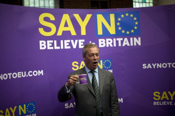 Nigel Farage, the leader of the UK Independence Party (UKIP), poses for photographers after speaking at the launch of their Say No to the EU. - Sputnik International