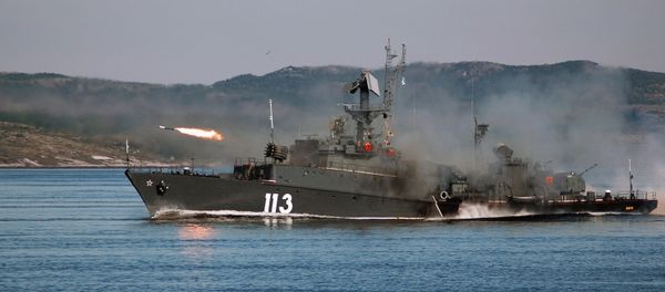 Firing missiles. The Northern Fleet, Severomorsk. Firing missiles. The Northern Fleet, Severomorsk. - Sputnik International