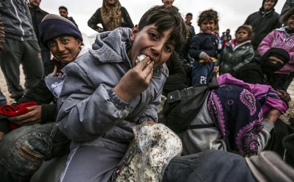 Syrian refugees are pictured in a camp as Syrians fleeing the northern embattled city of Aleppo wait on February 6, 2016 in Bab al-Salama, near the city of Azaz, northern Syria, near the Turkish border crossing. - Sputnik International