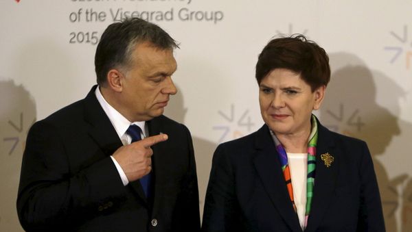 Hungary's Prime Minister Viktor Orban (L) points at Poland's Prime Minister Beata Szydlo during an extraordinary Visegrad Group summit aimed at resolving the migration crisis in Prague, Czech Republic, February 15, 2016. Hungary's Prime Minister Viktor Orban (L) points at Poland's Prime Minister Beata Szydlo during an extraordinary Visegrad Group summit aimed at resolving the migration crisis in Prague, Czech Republic, February 15, 2016. - Sputnik International