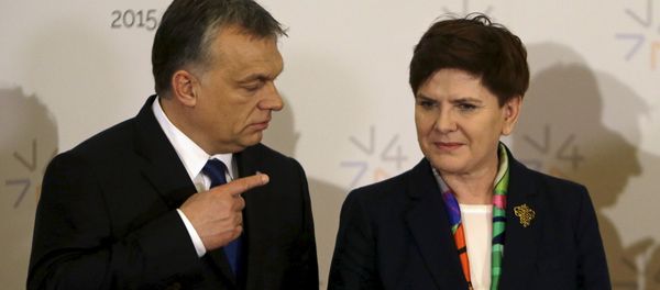 Hungary's Prime Minister Viktor Orban (L) points at Poland's Prime Minister Beata Szydlo during an extraordinary Visegrad Group summit aimed at resolving the migration crisis in Prague, Czech Republic, February 15, 2016. Hungary's Prime Minister Viktor Orban (L) points at Poland's Prime Minister Beata Szydlo during an extraordinary Visegrad Group summit aimed at resolving the migration crisis in Prague, Czech Republic, February 15, 2016. - Sputnik International