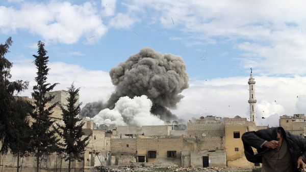 A Syrian man runs for cover as smoke rises from buildings nearby following a reported bombing attack, Aleppo, Syria (file photo) A Syrian man runs for cover as smoke rises from buildings nearby following a reported bombing attack, Aleppo, Syria (file photo) - Sputnik International