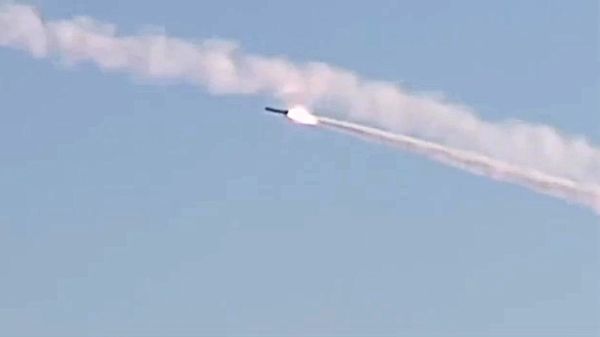 Rostov-on-Don submarine launches several 3M-54 Kalibr (Klub) anti-ship missiles. (File) - Sputnik International