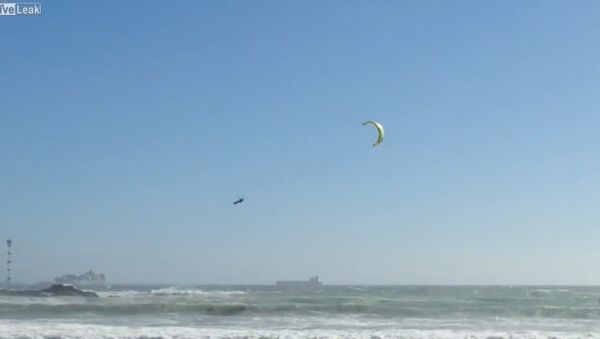 Epic Kite Surfing Crash - Sputnik International