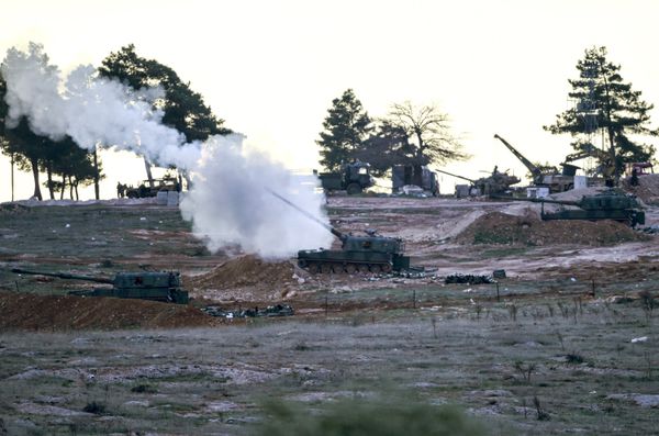 Tanks stationed at a Turkish army position near the Oncupinar crossing gate close to the town of Kilis, south central Turkey, fire towards the Syria border, on February 16, 2016. Tanks stationed at a Turkish army position near the Oncupinar crossing gate close to the town of Kilis, south central Turkey, fire towards the Syria border, on February 16, 2016. - Sputnik International