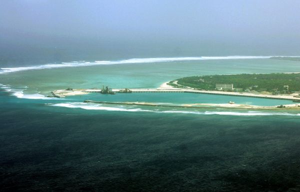 US Media Claim Chinese Fighter Jets Landed on Disputed Island in South China Sea - Sputnik International