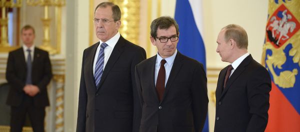 Russia's President Vladimir Putin (R), Russian Foreign Minister Sergei Lavrov (L) and new French ambassador to Russia, Jean-Maurice Ripert (C), attend a ceremony of receiving foreign ambassadors' credentials in Aleksandrovsky (Alexander's) Hall in Grand Kremlin Palace in Moscow, on January 16, 2014 - Sputnik International