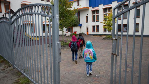 Migrant's children walk towards their school in the village of Oranje, Netherlands, Thursday, Oct. 8, 2015 Migrant's children walk towards their school in the village of Oranje, Netherlands, Thursday, Oct. 8, 2015 - Sputnik International