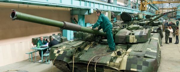 Ukrainian Oplot (Stronghold) battle tanks are intended for delivery to Thailand in a workshop of the Malyshev Plant in Kharkiv on September 8, 2013 - Sputnik International
