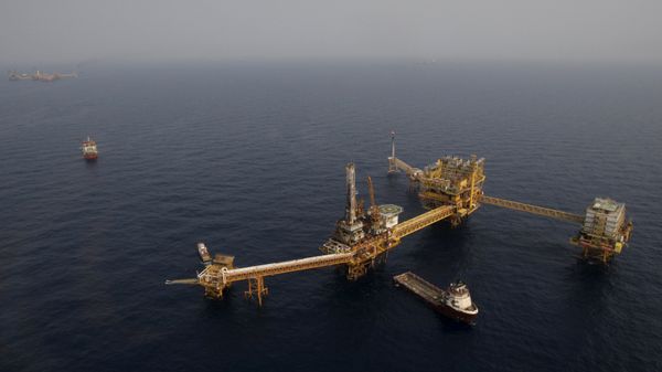 Mexico's state-run oil monopoly Pemex's platform Ku Maloob Zaap is seen in the Northeast Marine Region of Pemex Exploration and Production in the Bay of Campeche in this April 19, 2013 file photo - Sputnik International