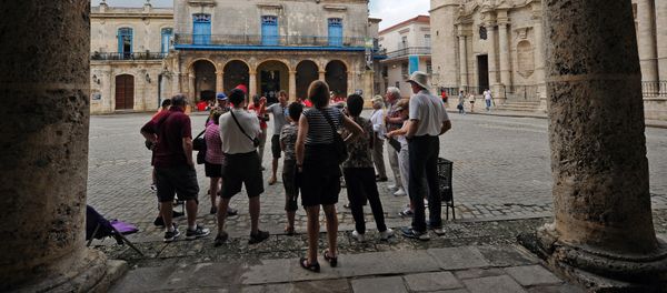 Tourists visit the Old Havana, on December 16, 2015 - Sputnik International