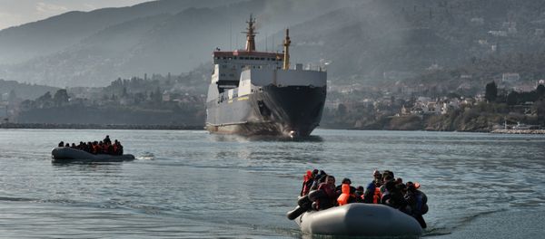 Refugees and migrants arrive on a dinghy at the port of Mytilene, on the Greek island of Lesbos, after crossing the Aegean sea from Turkey, on February 18, 2016 Refugees and migrants arrive on a dinghy at the port of Mytilene, on the Greek island of Lesbos, after crossing the Aegean sea from Turkey, on February 18, 2016 - Sputnik International