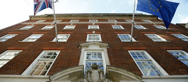 A general view of Europe House, the EU representative office to Britain, flying the flags of the United Kingdom and Europe, in London, Thursday, Feb. 18, 2016 - Sputnik International