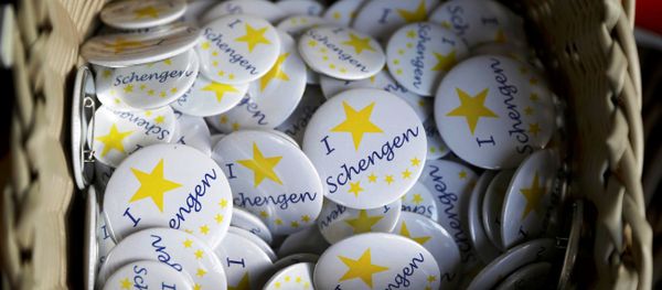 Badges with text 'I Love Schengen' are pictured at a store of the European museum of Schengen. - Sputnik International