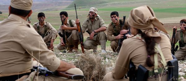 Iranian Kurdish Peshmerga members of the Kurdistan Democratic Party of (KDP-Iran) take part in routine military exercises in Koya, 100 kms north of Arbil, the capital of the autonomous Kurdish region of northern Iraq, on December 9, 2014 - Sputnik International