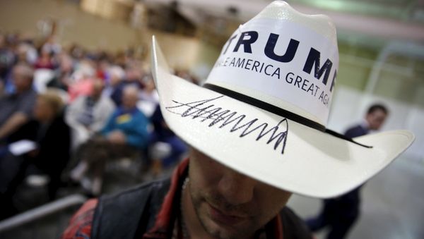 A campaign volunteer for U.S. Republican presidential candidate Donald Trump wears a hat signed by Trump during a rally with supporters in Gaffney, South Carolina February 18, 2016 A campaign volunteer for U.S. Republican presidential candidate Donald Trump wears a hat signed by Trump during a rally with supporters in Gaffney, South Carolina February 18, 2016 - Sputnik International