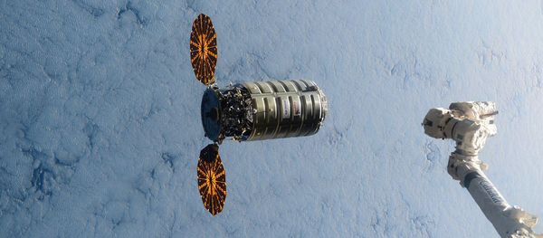 This image made available by NASA via Twitter shows the Cygnus spacecraft approaching the International Space Station on Wednesday, Dec. 9, 2015 This image made available by NASA via Twitter shows the Cygnus spacecraft approaching the International Space Station on Wednesday, Dec. 9, 2015 - Sputnik International