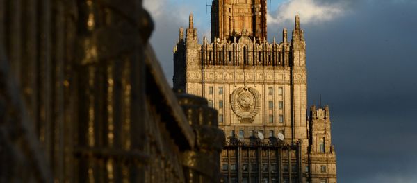 The Foreign Ministry building as seen from the Borodinsky Bridge in Moscow - Sputnik International