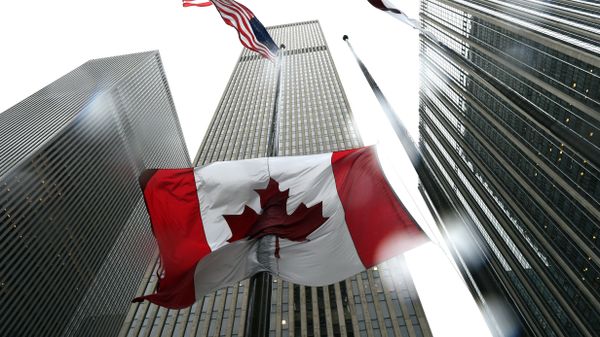 The Canadian flag flies at half-mast at the Consulate General of Canada in New York October 23, 2014 - Sputnik International