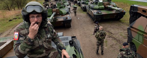 French soldiers unload tanks from a train in Drawsko Pomorskie, northern Poland on April 28, 2015. Fifteen French tanks and 270 soldiers come to Drawsko Pomorskie for a seven-week-long execise French soldiers unload tanks from a train in Drawsko Pomorskie, northern Poland on April 28, 2015. Fifteen French tanks and 270 soldiers come to Drawsko Pomorskie for a seven-week-long execise - Sputnik International