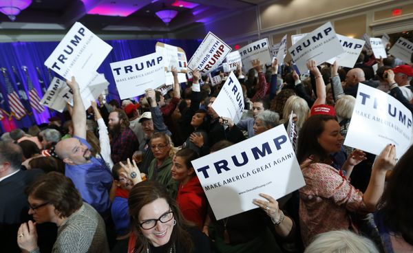 Trump supporters rally behind their candidate during the South Carolina primary process on Friday, February 19. - Sputnik International