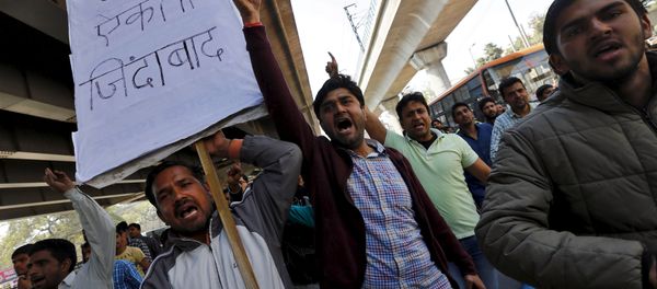 Demonstrators from the Jat community shout slogans during a protest in New Delhi, India, February 21, 2016 - Sputnik International
