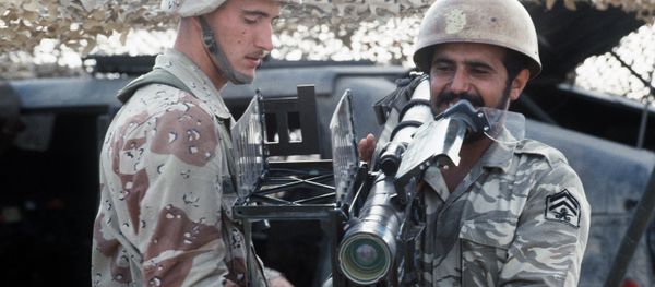 A US Airborne Infantryman stands by as a Saudi Arabian national guardsman sights an FIM-92A Stinger portable anti-aircraft missile launcher. Archive photo. A US Airborne Infantryman stands by as a Saudi Arabian national guardsman sights an FIM-92A Stinger portable anti-aircraft missile launcher. Archive photo. - Sputnik International