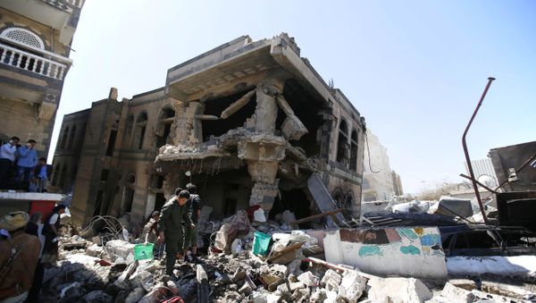 People inspect a house destroyed by Saudi-led airstrikes that killed a TV director, his wife, and three children in Sanaa, Yemen, Wednesday, Feb. 10, 2016 - Sputnik International