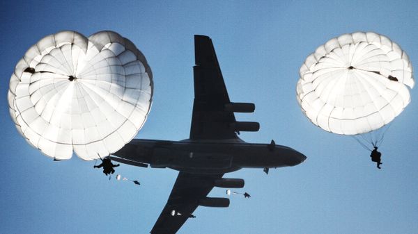 Paratroopers from Serbia, Russia, Belarus hold drill in Krasnodar region - Sputnik International