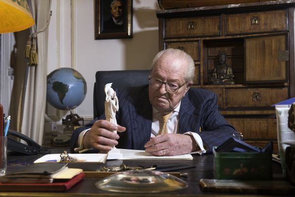 France's far-right Front National (FN) party founder Jean-Marie Le Pen poses in Saint-Cloud, west of Paris, on January 27, 2016. France's far-right Front National (FN) party founder Jean-Marie Le Pen poses in Saint-Cloud, west of Paris, on January 27, 2016. - Sputnik International