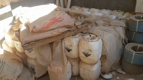 Iraqi soldier shows Daesh chemical weapons in Anbar province - Sputnik International
